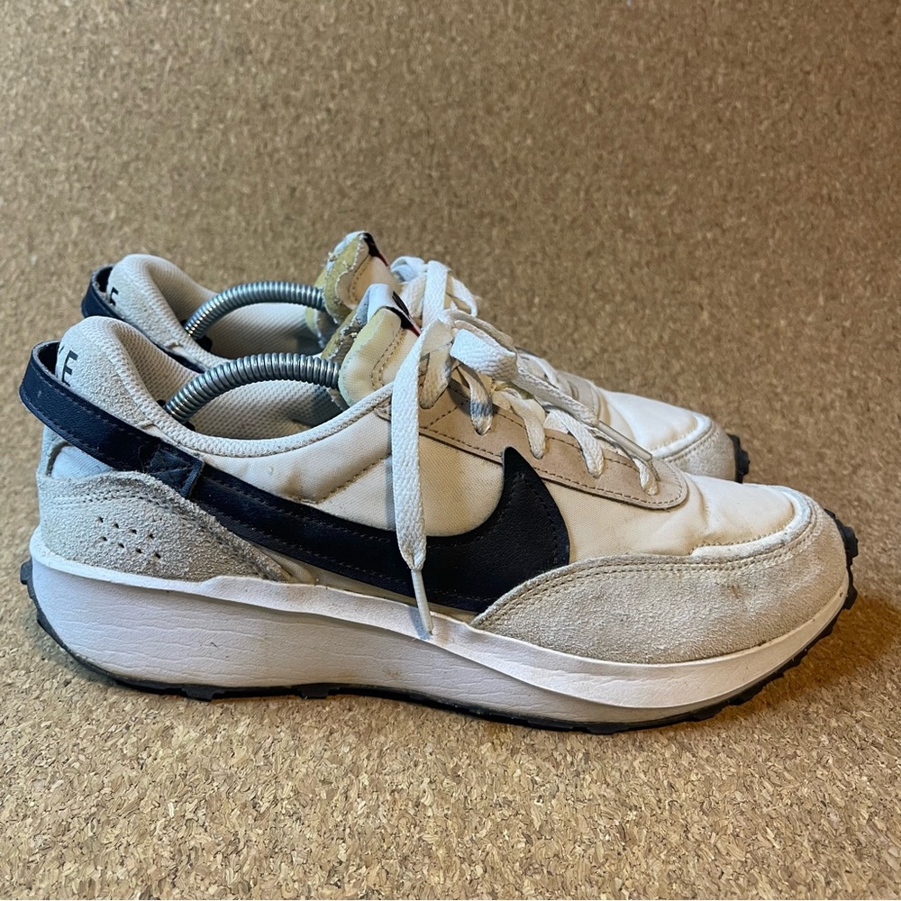 Nike women waffle debut